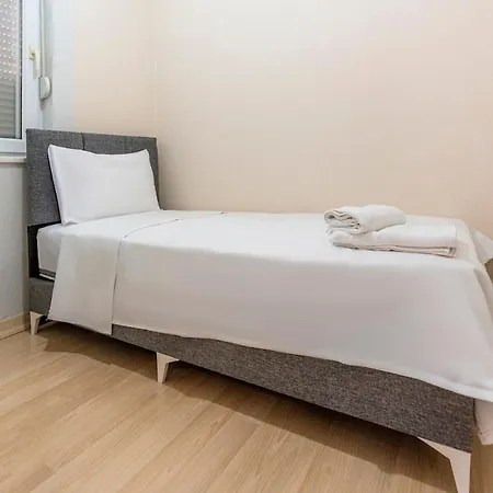 Near By The Land Of Legends , Rose * Μπέλεκ