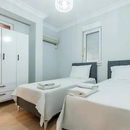 Near By The Land Of Legends , Rose Βίλα